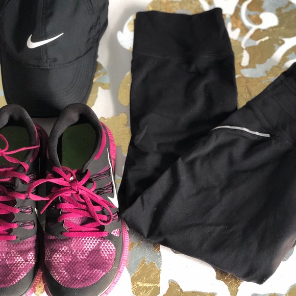 Athleta Pants - Athleta | black workout capri • small